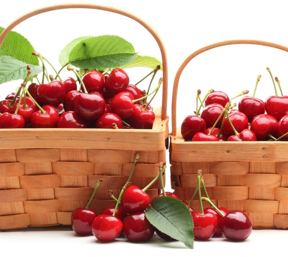 Обои красные, черешня, ягоды, белый фон, вишня, корзинки, red, cherry, berries, white background, baskets разрешение 1920x1200 Загрузить