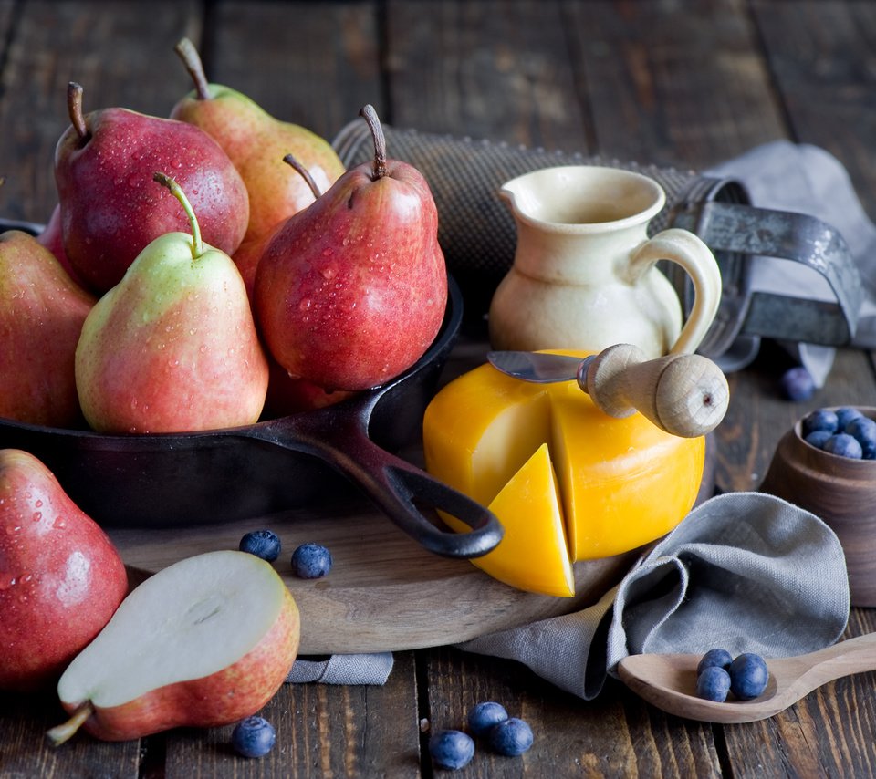 Обои фрукты, сыр, ягоды, плоды, черника, натюрморт, груши, anna verdina, fruit, cheese, berries, blueberries, still life, pear разрешение 2000x1345 Загрузить