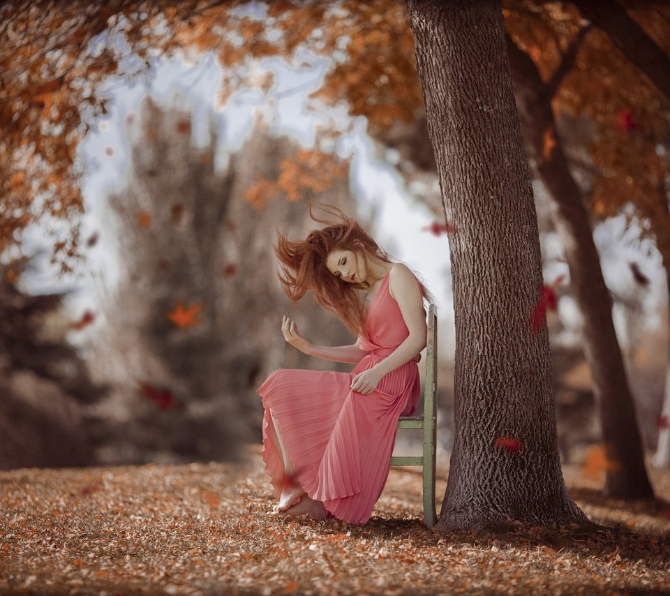 Обои деревья, листья, девушка, настроение, осень, рыжеволосая, trees, leaves, girl, mood, autumn, redhead разрешение 2048x1365 Загрузить