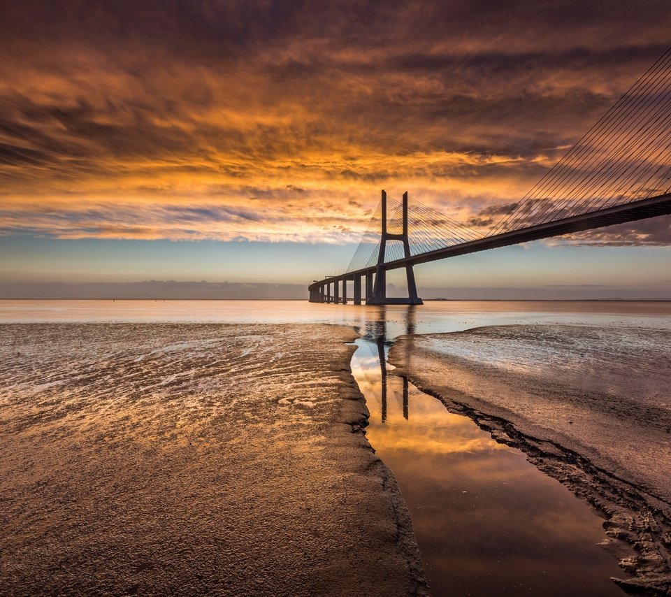 Обои море, песок, пляж, мост, побережье, португалия, лиссабон, sea, sand, beach, bridge, coast, portugal, lisbon разрешение 2048x1298 Загрузить