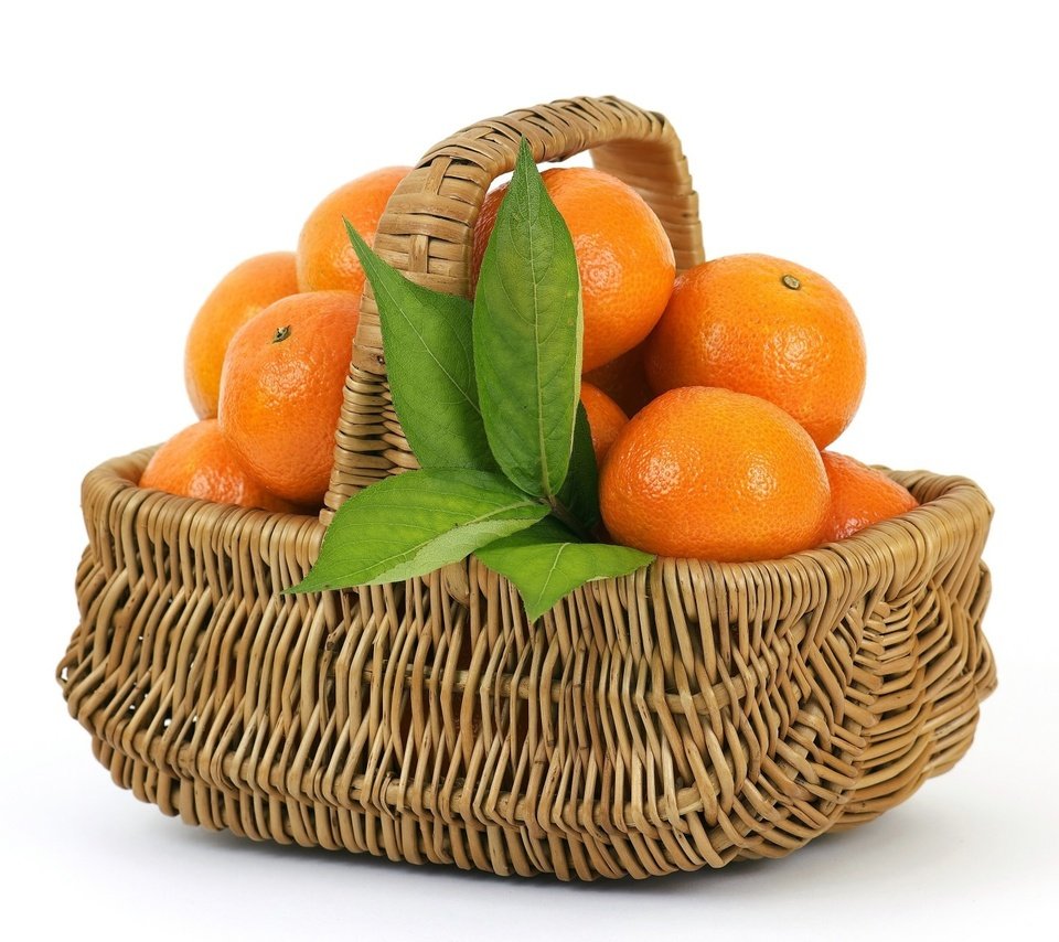 Обои листья, фрукты, апельсины, корзина, цитрусы, leaves, fruit, oranges, basket, citrus разрешение 1920x1280 Загрузить