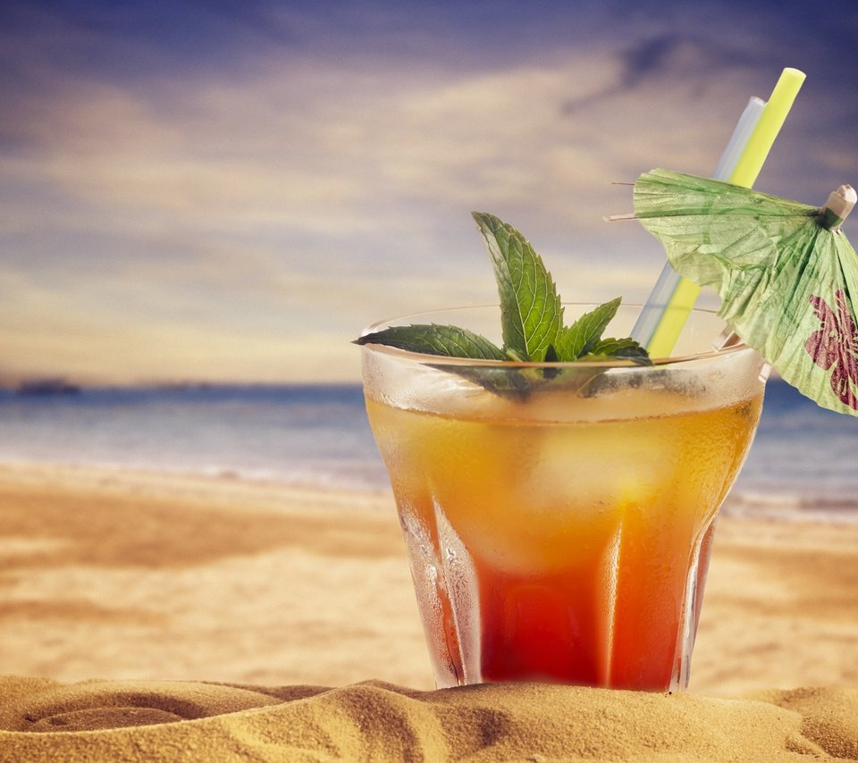 Обои небо, мята, напиток, песок, пляж, коктейль, зонтик, the sky, mint, drink, sand, beach, cocktail, umbrella разрешение 4678x3213 Загрузить