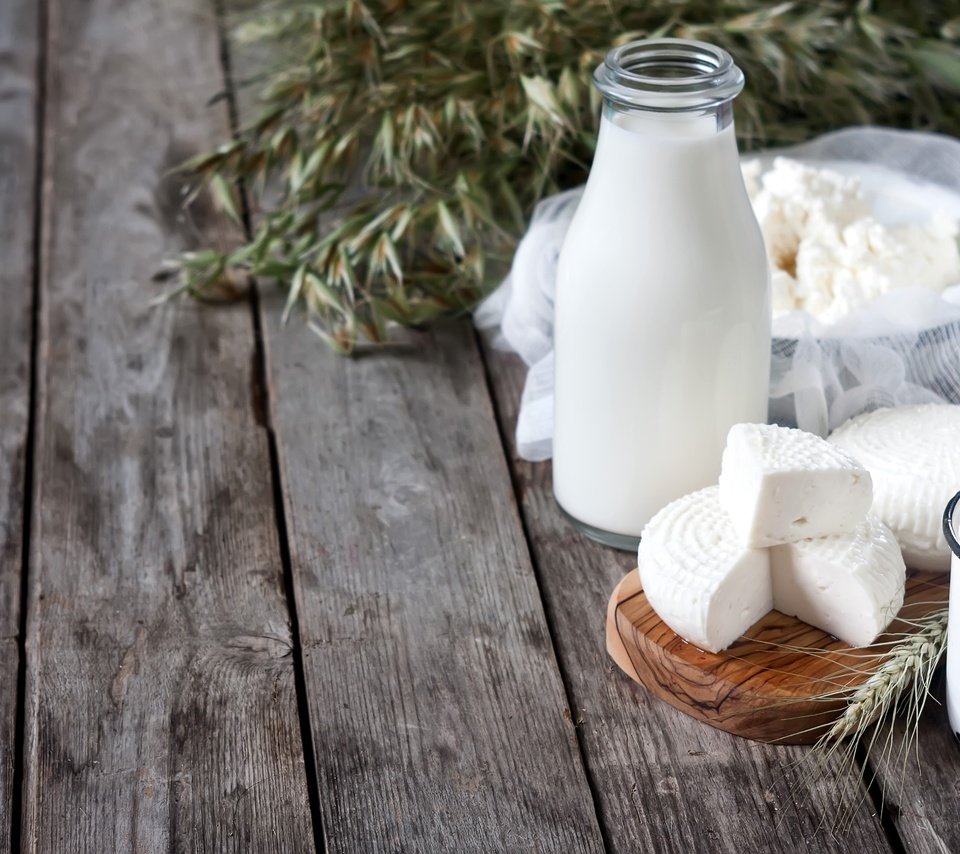 Обои доски, сыр, кружка, бутылка, молоко, творог, молочные продукты, board, cheese, mug, bottle, milk, dairy products разрешение 2700x1800 Загрузить