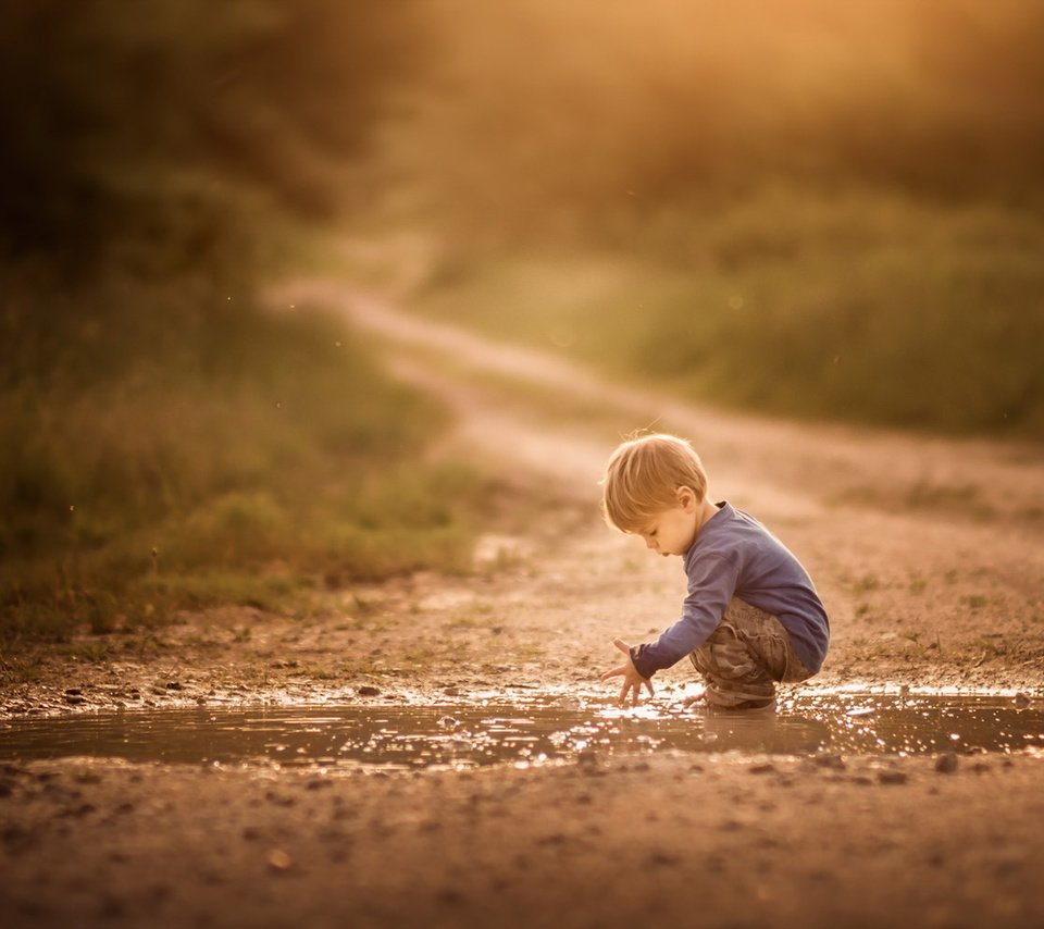 Обои дорога, мальчик, лужа, road, boy, puddle разрешение 1920x1200 Загрузить