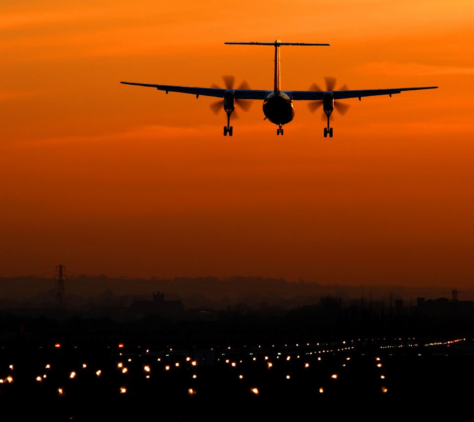 Обои огни, вечер, самолет, силуэт, lights, the evening, the plane, silhouette разрешение 2048x1349 Загрузить