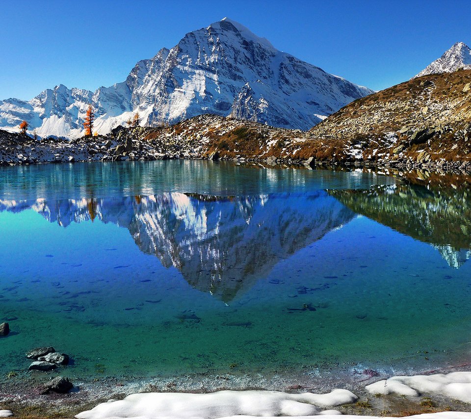 Обои озеро, пьемонт, горы, alpe veglia, lago bianco, отражение, trasquera, италия, альпы, белое озеро, гора монте-леоне, траскуэра, lake, piedmont, mountains, reflection, italy, alps, white lake, monte leone, trackware разрешение 2048x1226 Загрузить