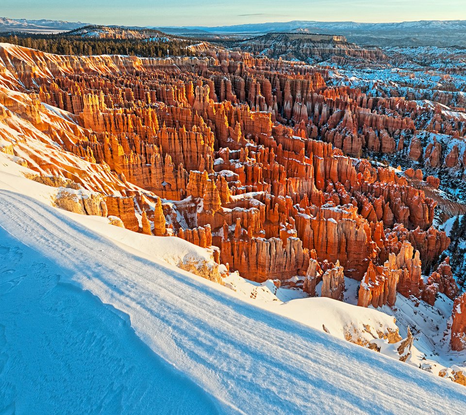 Обои горы, снег, зима, сша, штат юта, каньон брайс национальный парк, mountains, snow, winter, usa, utah, bryce canyon national park разрешение 2048x1360 Загрузить