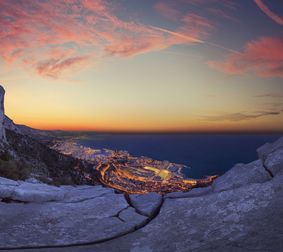 Обои огни, закат, пейзаж, море, панорама, город, монако, lights, sunset, landscape, sea, panorama, the city, monaco разрешение 2880x1800 Загрузить