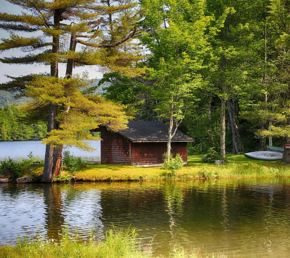 Обои деревья, озеро, пейзаж, осень, лодка, дом, trees, lake, landscape, autumn, boat, house разрешение 2880x1920 Загрузить