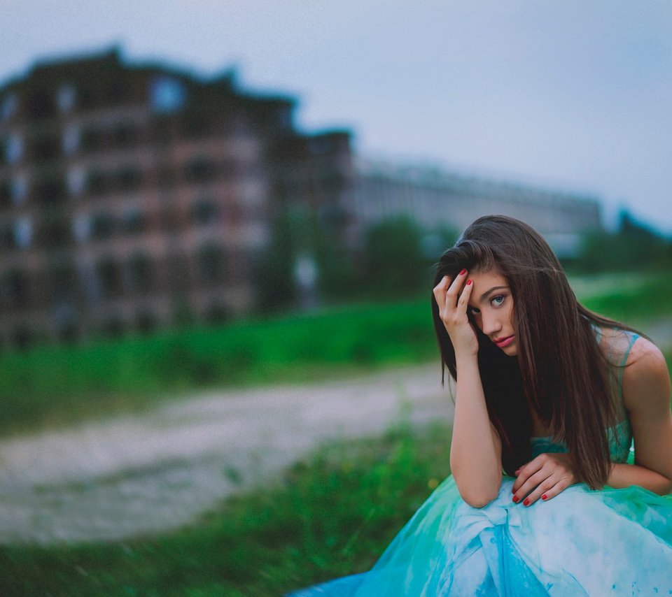 Обои девушка, фон, платье, портрет, взгляд, боке, girl, background, dress, portrait, look, bokeh разрешение 2000x1333 Загрузить