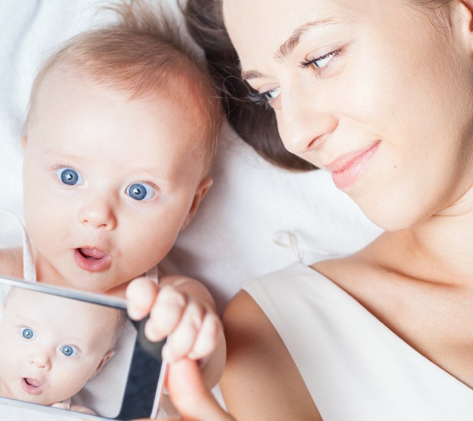 Обои ребенок, детские, сюрприз, мать, cellular smart, happy mother, child, baby, surprise, mother разрешение 5253x3502 Загрузить