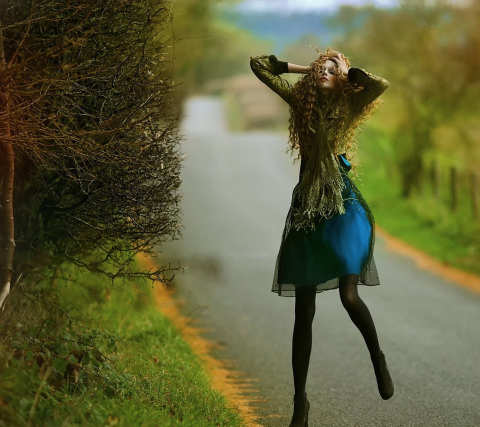 Обои дорога, арт, девушка, фантазия, голубое платье, agnieszka lorek, road, art, girl, fantasy, blue dress разрешение 1920x1502 Загрузить