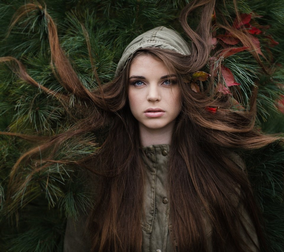 Обои природа, лес, листья, хвоя, девушка, волосы, эмма, jesse herzog, nature, forest, leaves, needles, girl, hair, emma разрешение 2880x1920 Загрузить