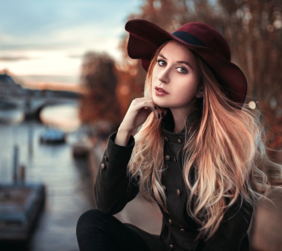 Обои девушка, блондинка, взгляд, шляпа, girl, blonde, look, hat разрешение 2048x1295 Загрузить