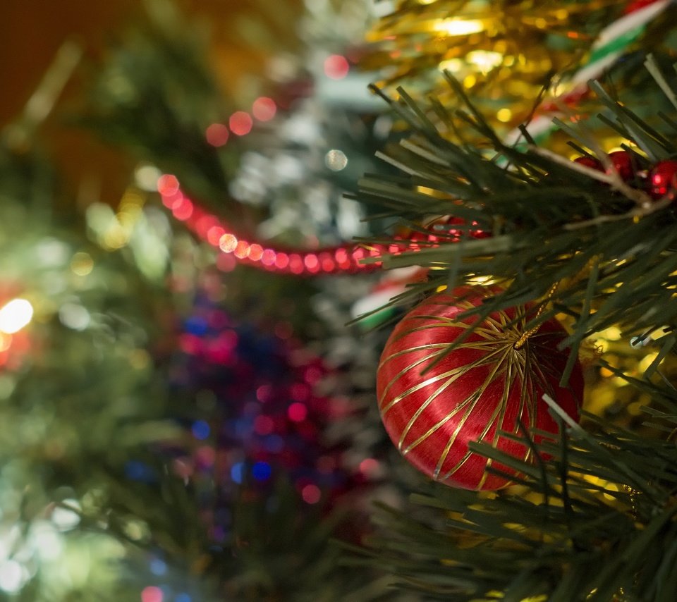 Обои новый год, елка, украшения, шар, рождество, новогодние украшения, new year, tree, decoration, ball, christmas, christmas decorations разрешение 2880x1917 Загрузить