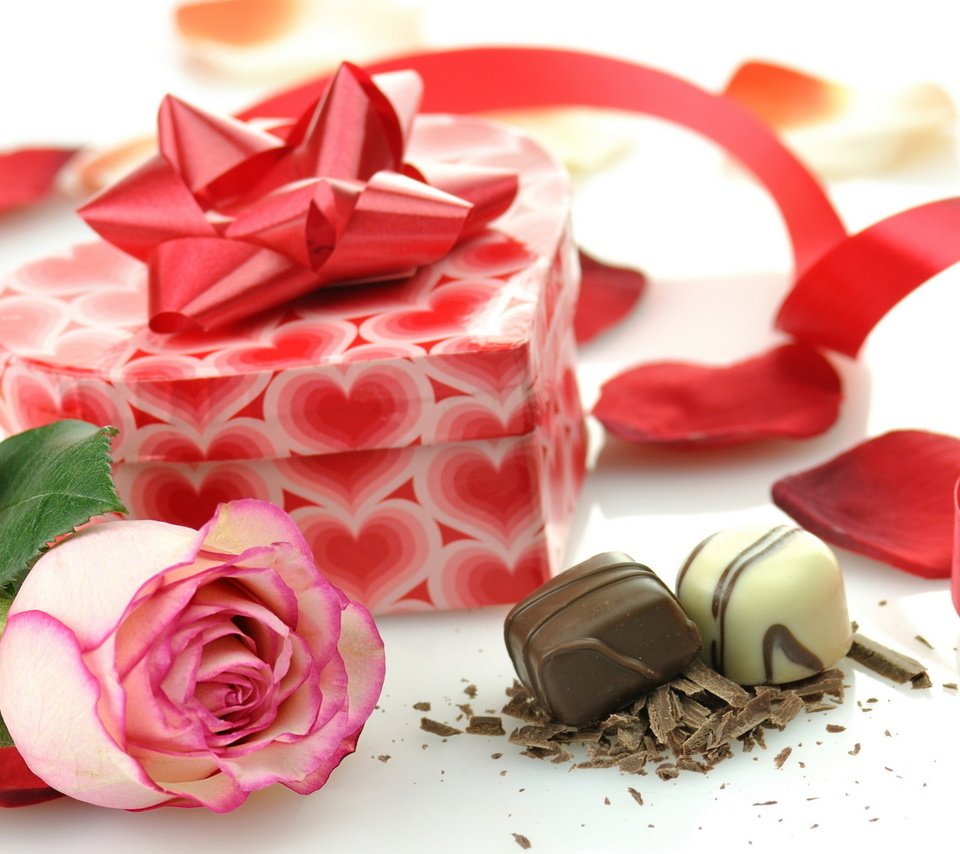 Обои роза, лента, шоколад, коробка, rose, tape, chocolate, box разрешение 1920x1200 Загрузить