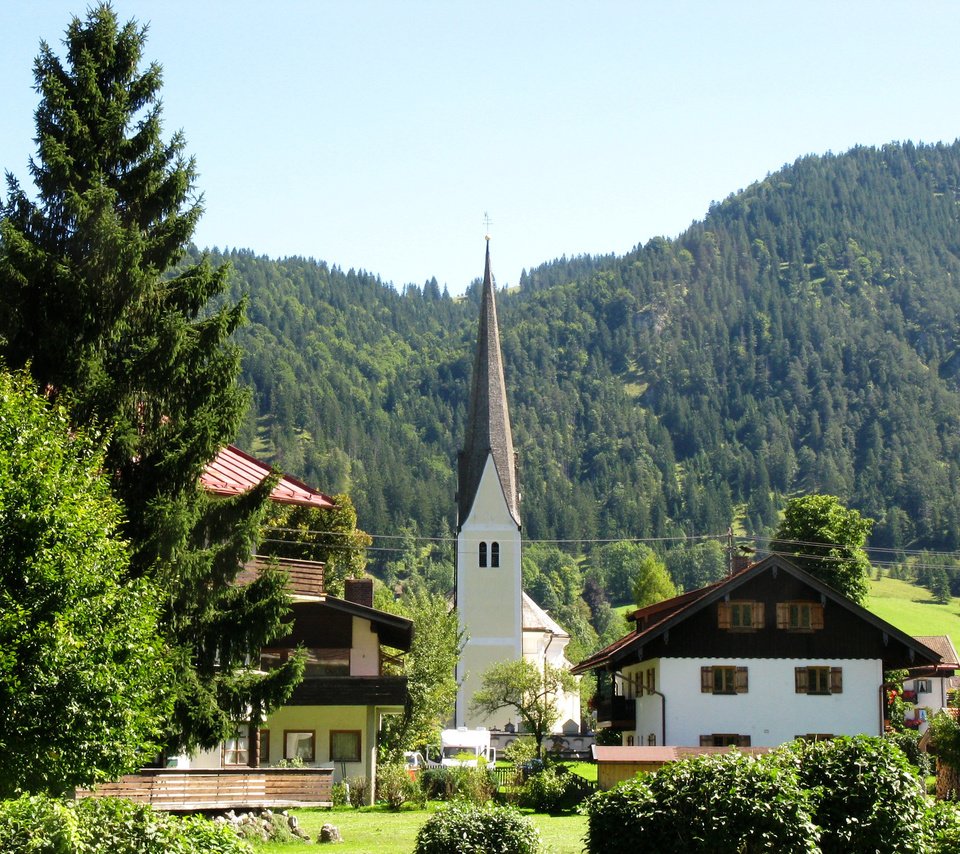 Обои деревья, бавария, горы, bayrischzell, лес, дома, городок, церковь, германия, альпы, trees, bayern, mountains, forest, home, town, church, germany, alps разрешение 2048x1536 Загрузить