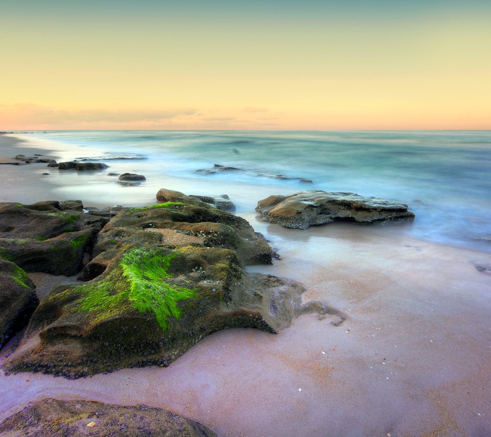 Обои камни, море, мох, прибой, stones, sea, moss, surf разрешение 4134x2579 Загрузить