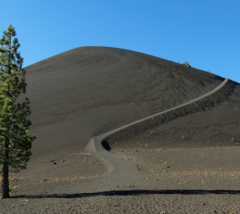 Обои дерево, утро, гора, lassen volcanic national park, ка­ли­фор­нийс­кая, tree, morning, mountain, california разрешение 3356x2237 Загрузить