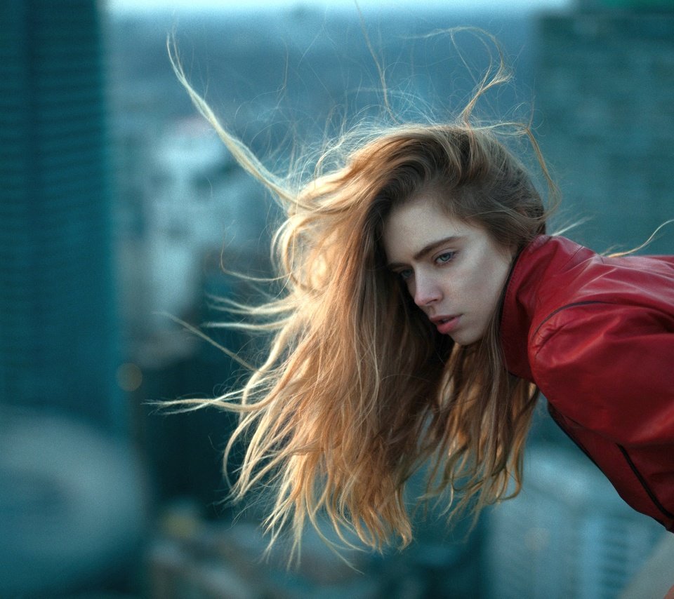 Обои девушка, фон, волосы, лицо, ветер, marta, girl, background, hair, face, the wind разрешение 2048x1365 Загрузить