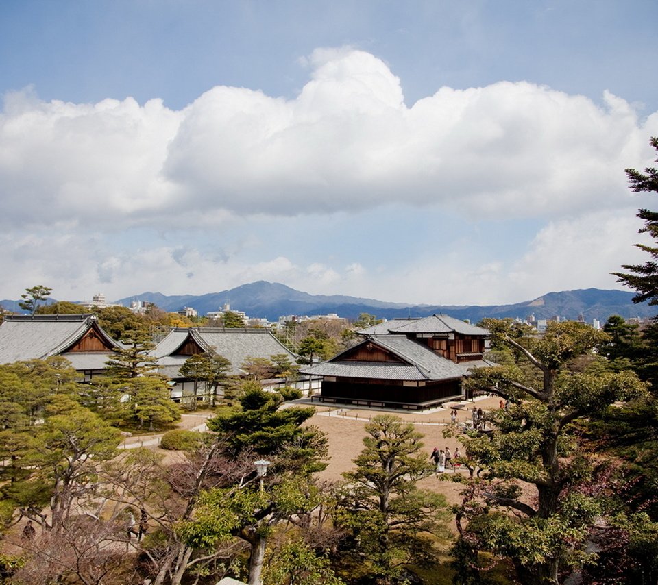 Обои небо, деревья, япония, киото, дома, the sky, trees, japan, kyoto, home разрешение 1920x1280 Загрузить