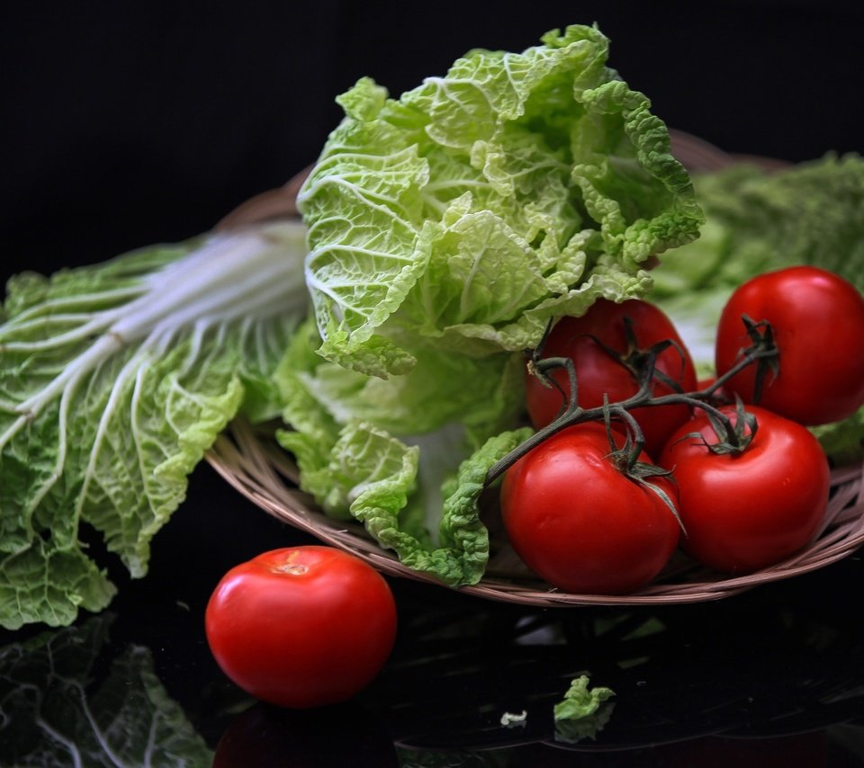 Обои овощи, помидоры, салат, vegetables, tomatoes, salad разрешение 2400x1579 Загрузить