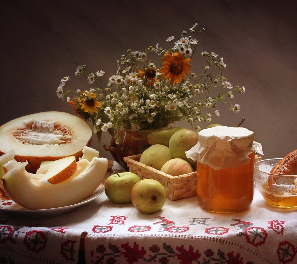 Обои цветы, яблоки, букет, мед, натюрморт, груши, дыня, бублик, flowers, apples, bouquet, honey, still life, pear, melon, bagel разрешение 1920x1284 Загрузить