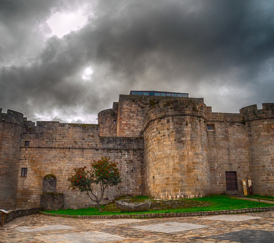 Обои тучи, крепость, испания, castillo, sanabria, clouds, fortress, spain разрешение 2800x1800 Загрузить