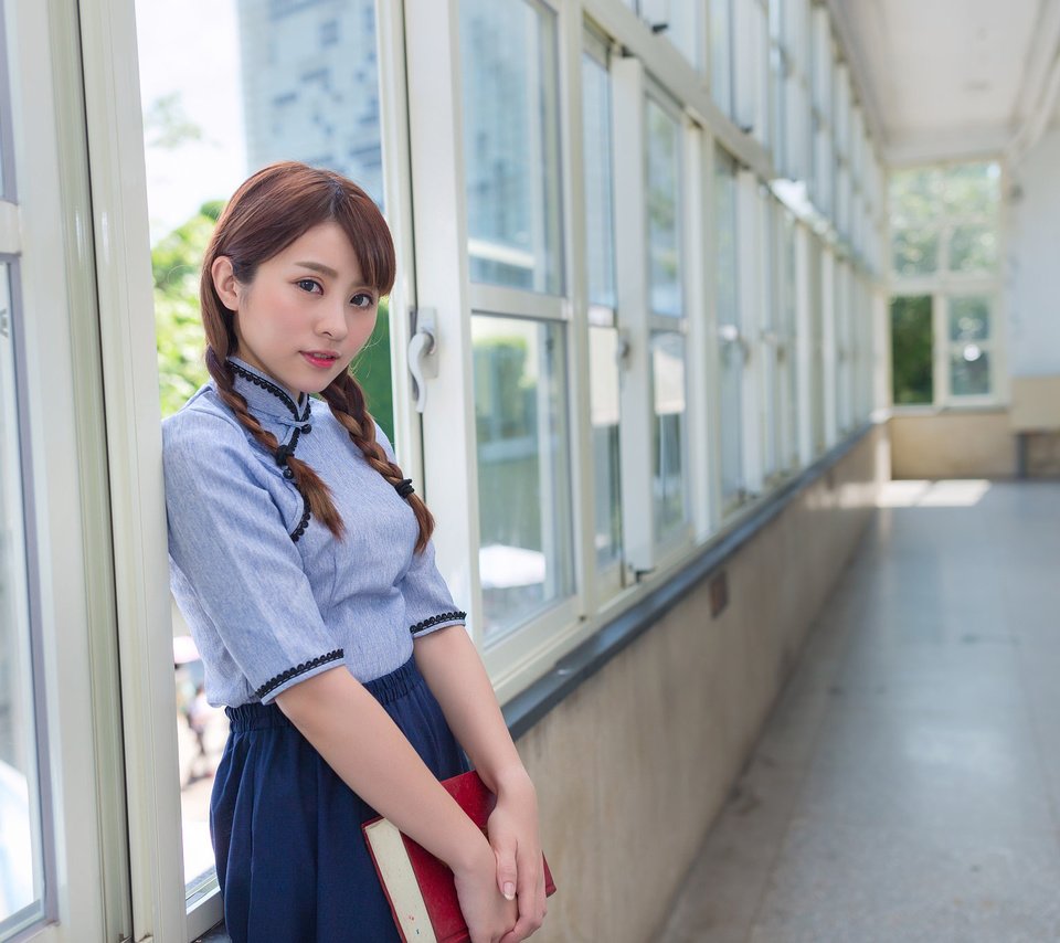 Обои девушка, взгляд, лицо, коридор, книга, азиатка, girl, look, face, corridor, book, asian разрешение 2048x1365 Загрузить