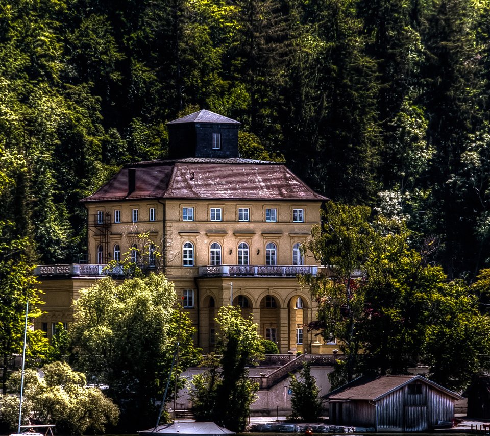 Обои деревья, лес, замок, германия, бавария, allmannshausen, trees, forest, castle, germany, bayern разрешение 2360x1400 Загрузить