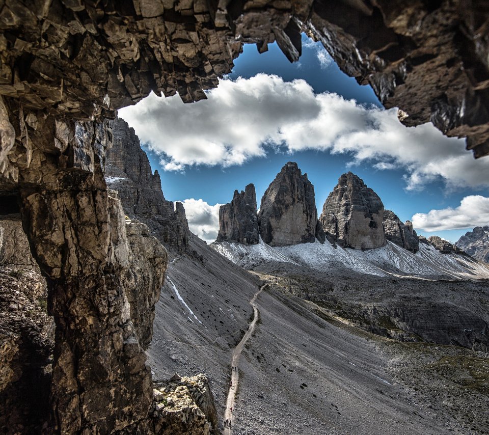 Обои дорога, облака, горы, скалы, склон, италия, доломитовые альпы, road, clouds, mountains, rocks, slope, italy, the dolomites разрешение 2048x1363 Загрузить