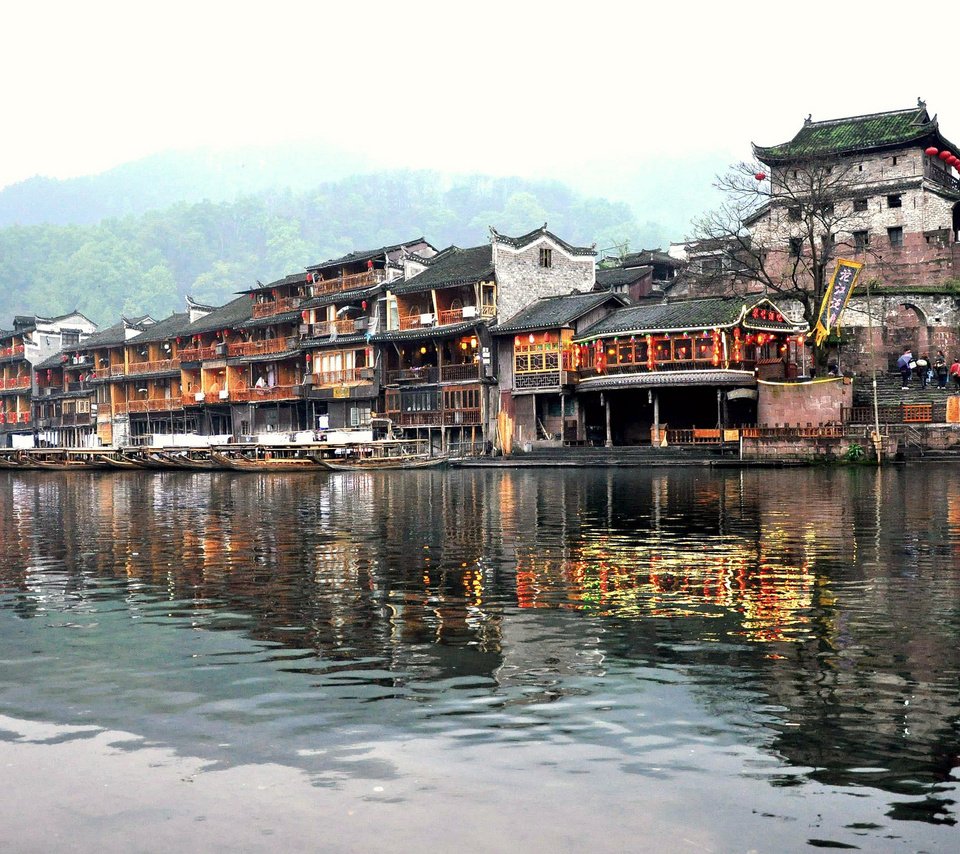 Обои лодки, дома, набережная, китай, fenghuang, boats, home, promenade, china разрешение 2048x1360 Загрузить