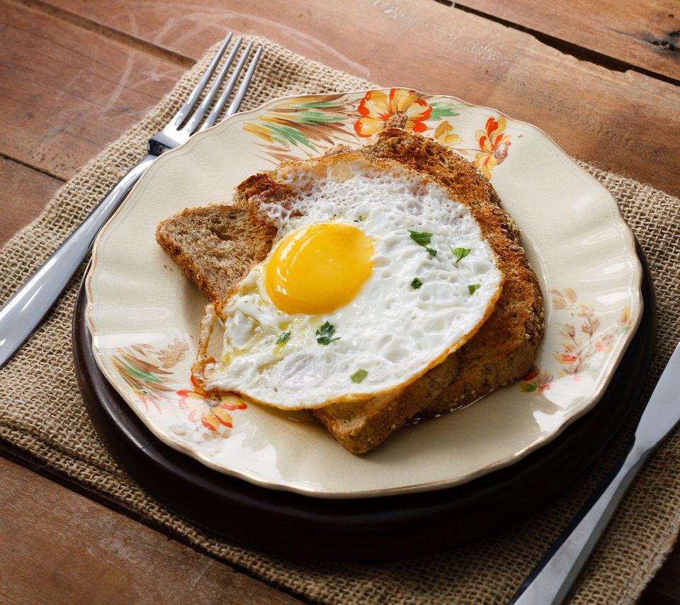 Обои хлеб, тарелка, яичница, яицо, bread, plate, scrambled eggs, egg разрешение 2048x1365 Загрузить