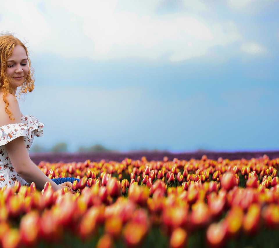 Обои девушка, лето, тюльпаны, girl, summer, tulips разрешение 2048x1150 Загрузить