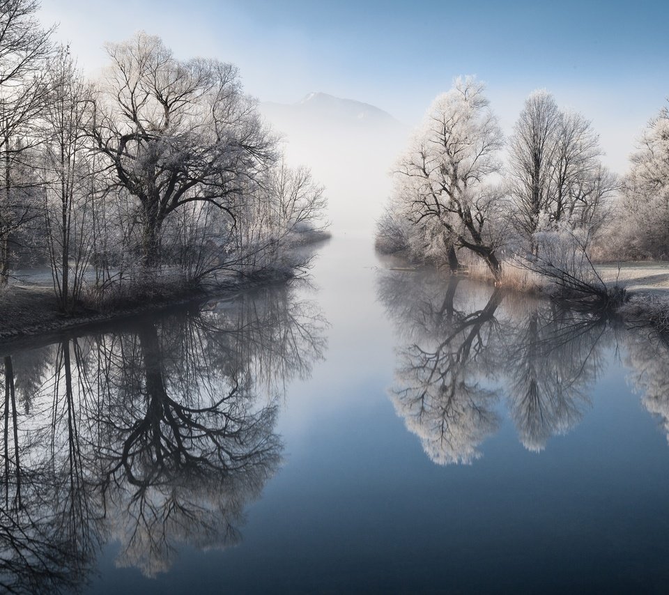 Обои деревья, река, природа, зима, отражение, trees, river, nature, winter, reflection разрешение 2048x1365 Загрузить