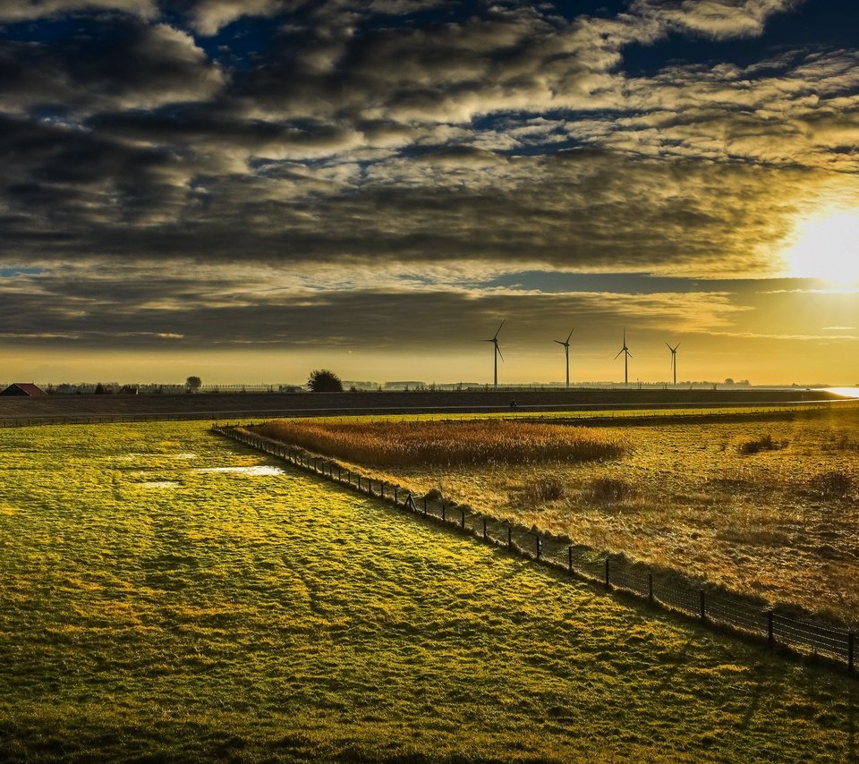 Обои закат, поле, ветряки, ветротурбины, sunset, field, windmills, wind turbine разрешение 2663x1440 Загрузить