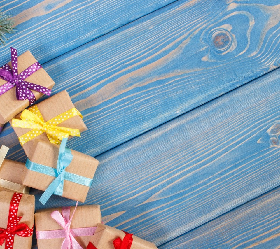 Обои новый год, подарки, лента, рождество, бант, дерева, коробки, дары, new year, gifts, tape, christmas, bow, wood, box разрешение 4959x3306 Загрузить