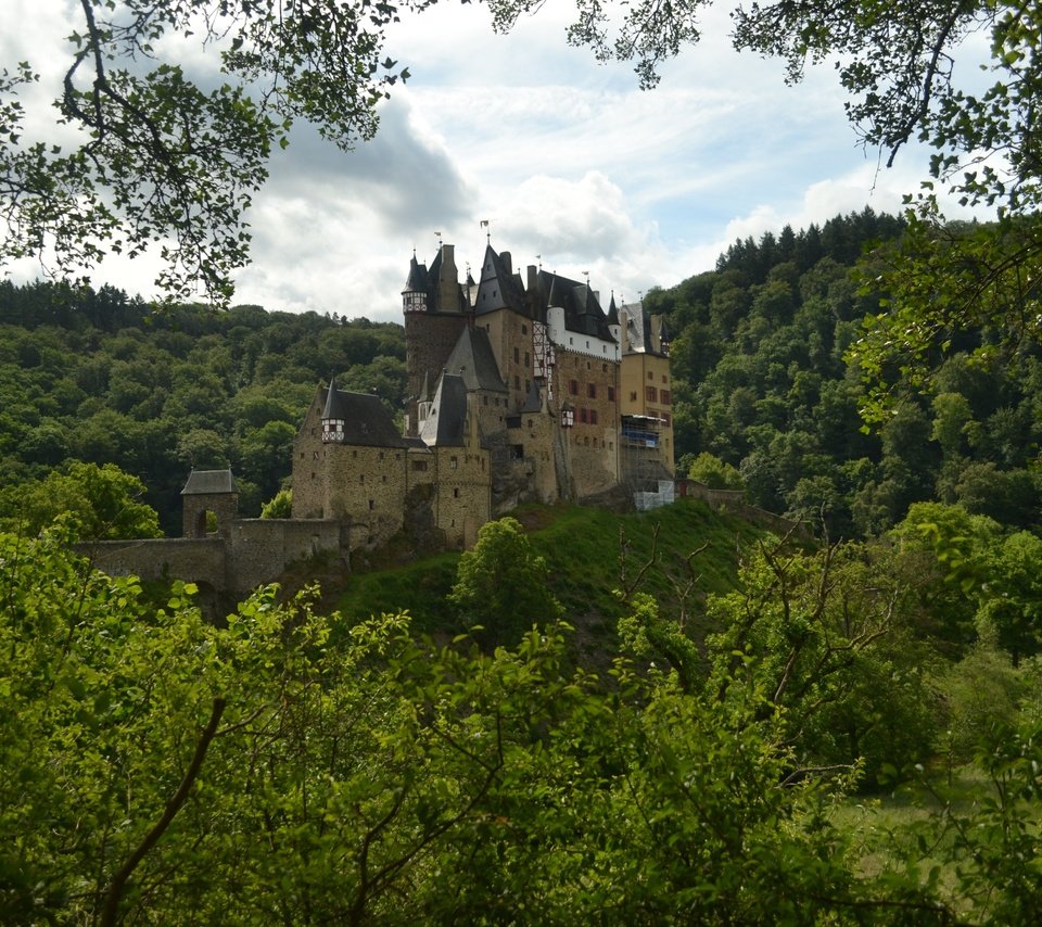 Обои природа, панорама, замок, германия, на природе, burg eltz, замок эльц, castle eltz, chateau d'eltz, виршем, wierschem, nature, panorama, castle, germany, eltz castle, chateau d eltz разрешение 4608x3072 Загрузить