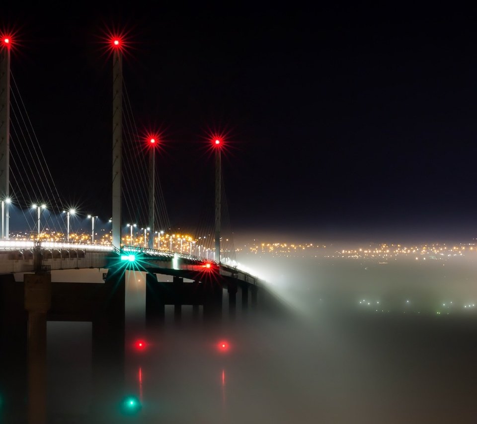 Обои огни, туман, мост, транспорт, шотландия, kessock, into the mist, кесок, lights, fog, bridge, transport, scotland, kasok разрешение 2560x1440 Загрузить