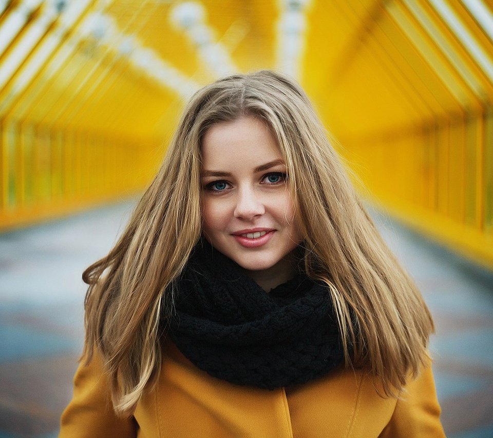 Обои девушка, блондинка, улыбка, портрет, взгляд, волосы, girl, blonde, smile, portrait, look, hair разрешение 1920x1280 Загрузить