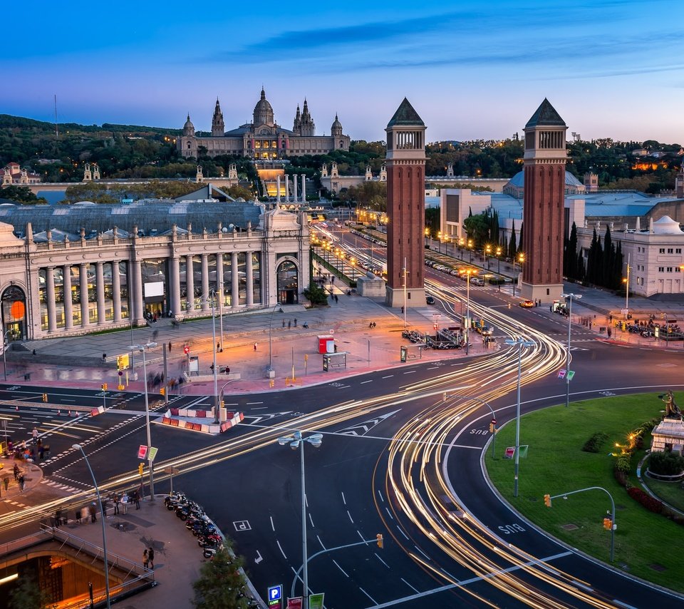 Обои дорога, башни, архитектура, испания, барселона, road, tower, architecture, spain, barcelona разрешение 2000x1333 Загрузить