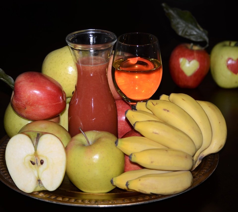 Обои фрукты, яблоки, бананы, сок, fruit, apples, bananas, juice разрешение 2400x1590 Загрузить