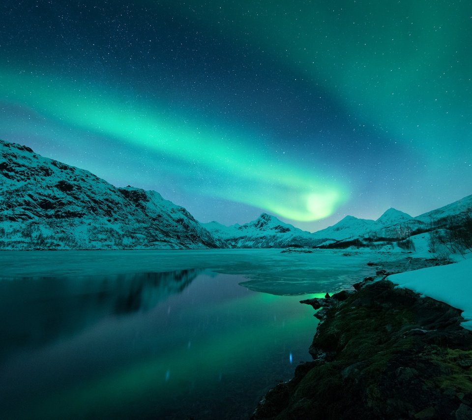 Обои небо, горы, зима, северное сияние, норвегия, лофотенские, the sky, mountains, winter, northern lights, norway, lofoten разрешение 2048x1367 Загрузить