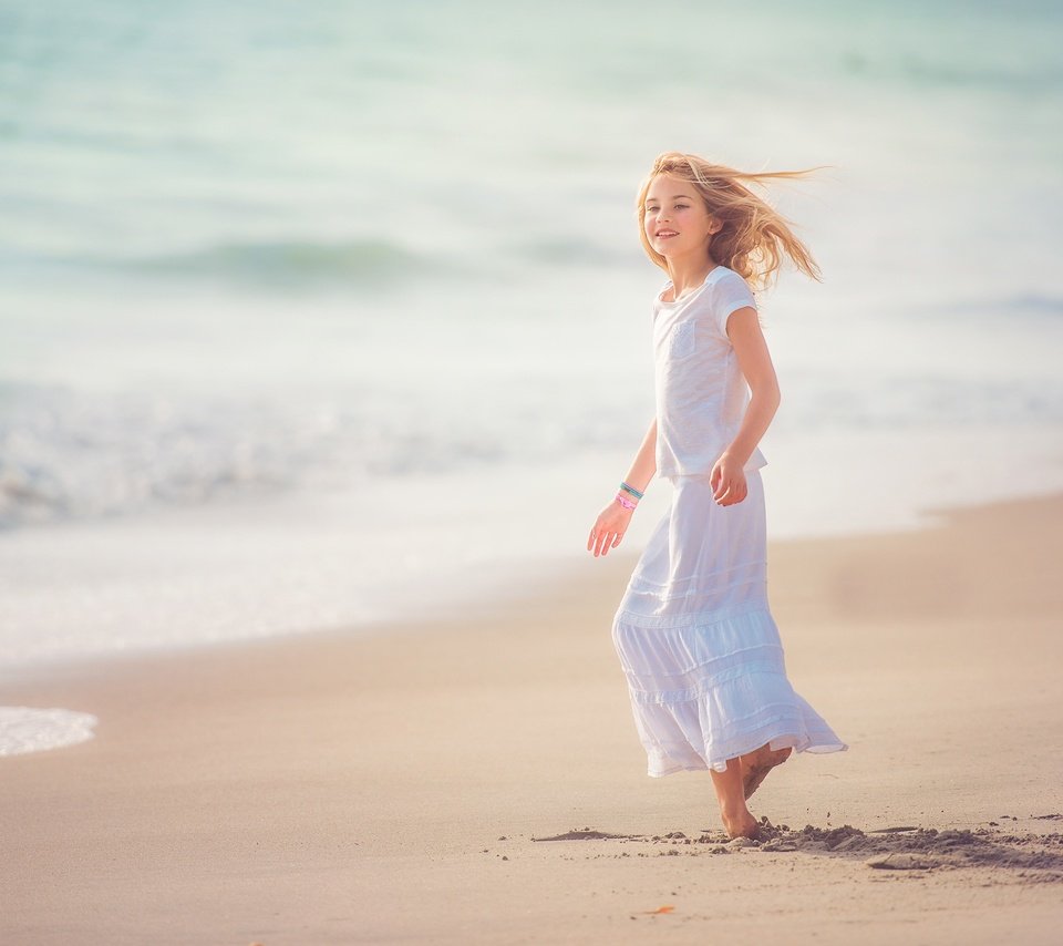 Обои море, улыбка, песок, пляж, дети, девочка, прибой, edie layland, sea, smile, sand, beach, children, girl, surf разрешение 2048x1338 Загрузить