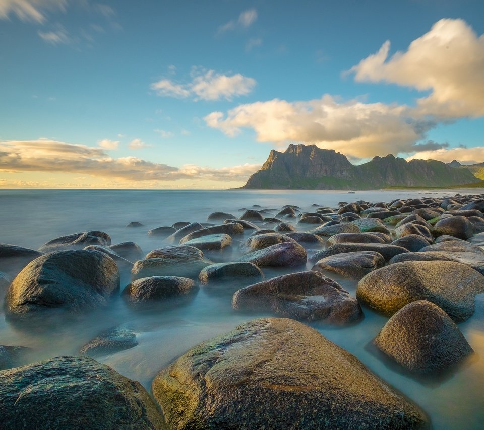 Обои небо, облака, камни, море, побережье, норвегия, utakleiv, the sky, clouds, stones, sea, coast, norway разрешение 3000x2000 Загрузить