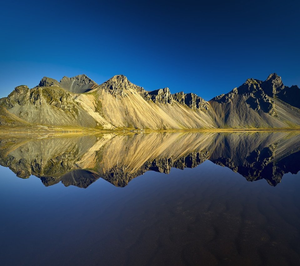 Обои небо, вода, горы, отражение, the sky, water, mountains, reflection разрешение 2000x1335 Загрузить