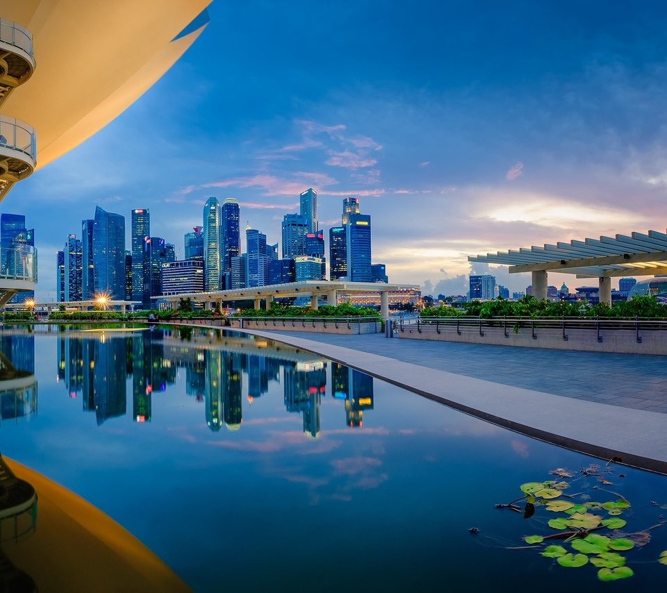 Обои небо, облака, отражение, сингапур, marina bay sands, arts and science museum, the sky, clouds, reflection, singapore разрешение 2048x1152 Загрузить