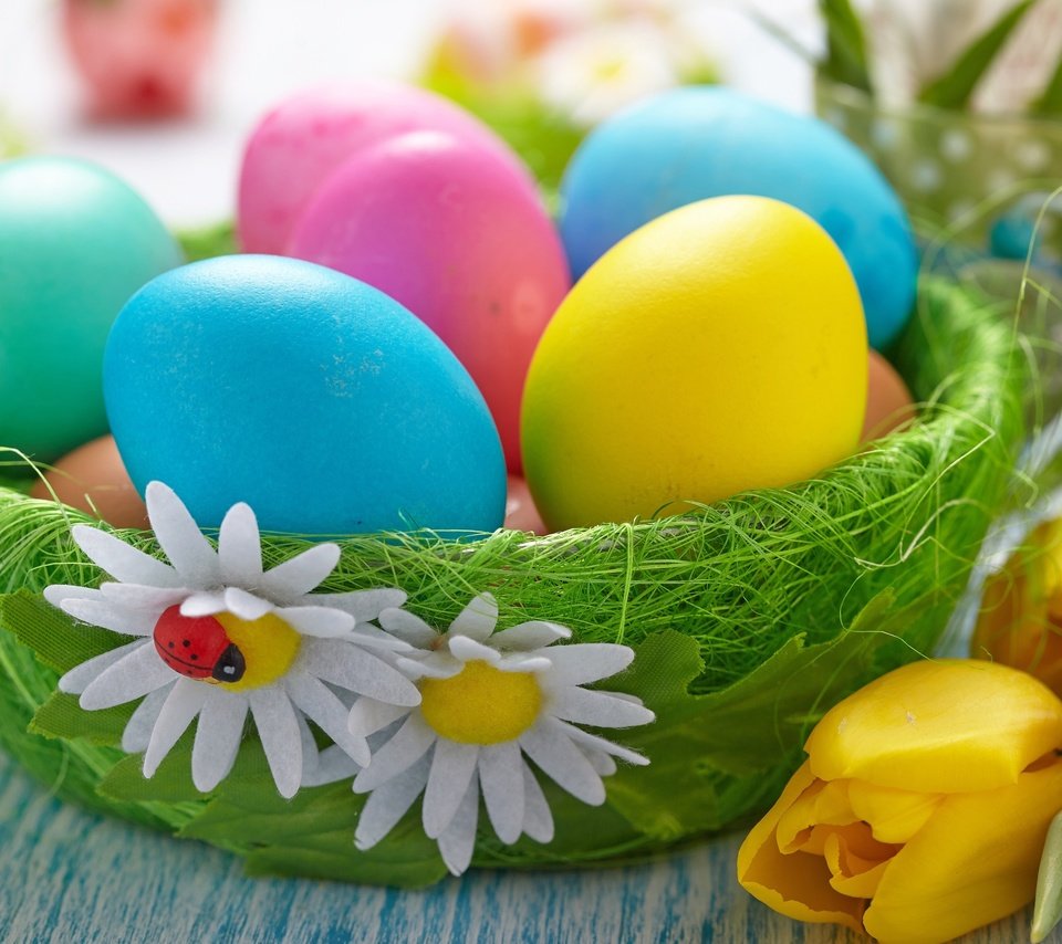 Обои цветы, пасха, яйца, корзинка, flowers, easter, eggs, basket разрешение 2560x1600 Загрузить