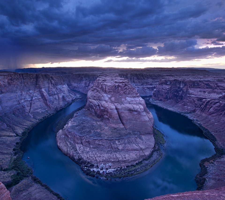 Обои небо, вечер, река, скалы, молния, каньон, grand canyon, река колорадо, каньон подкова, the sky, the evening, river, rocks, lightning, canyon, the colorado river разрешение 2560x1600 Загрузить