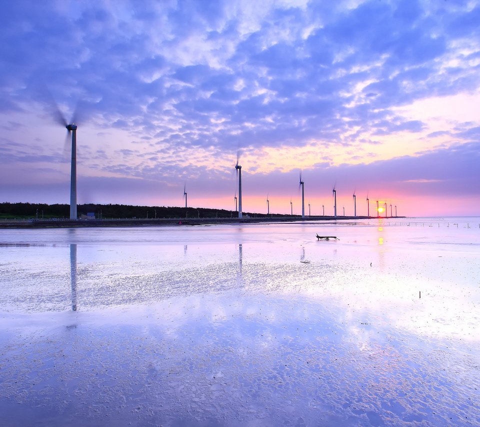 Обои вода, берег, отражение, мель, ветряки, пролив, ветротурбины, water, shore, reflection, stranded, windmills, strait, wind turbine разрешение 2048x1365 Загрузить